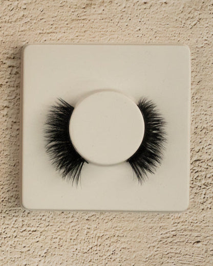 All Eyes On You – Amira Beauty’s Faux Mink Strip Lashes